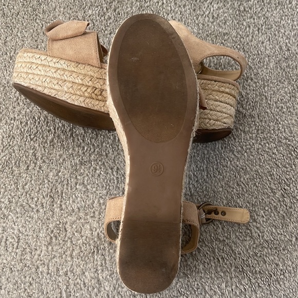 Universal Thread Platform Sandal - Picture 2 of 2